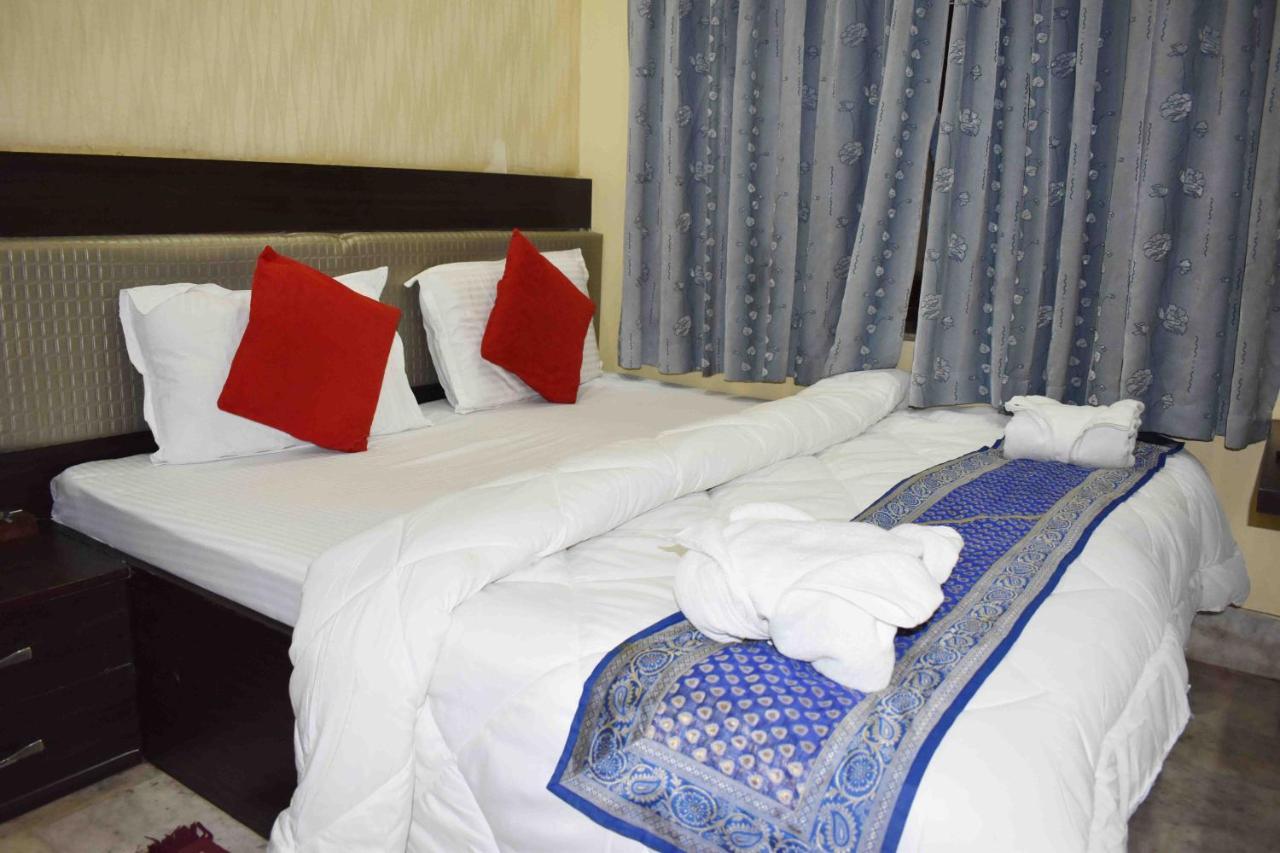 Hotel Mrk Варанаси Экстерьер фото
