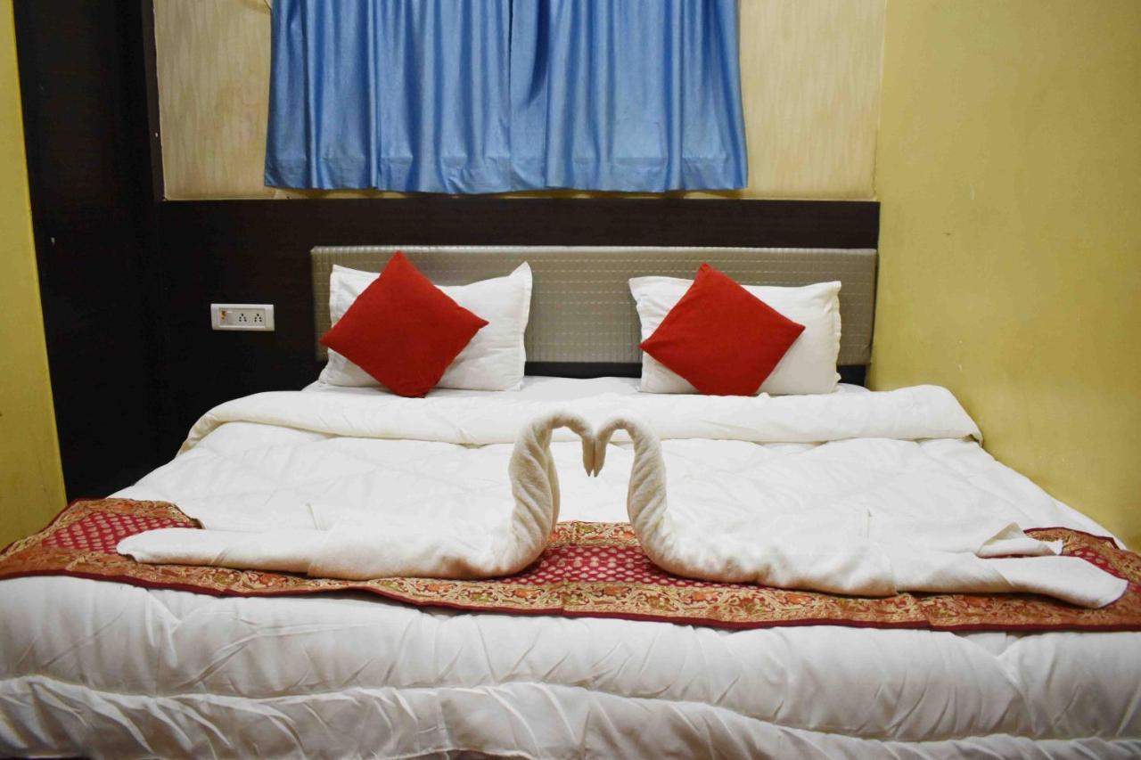 Hotel Mrk Варанаси Экстерьер фото