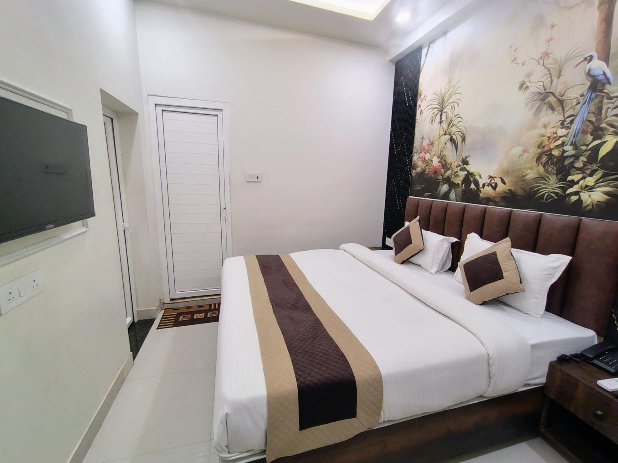 Hotel Mrk Варанаси Экстерьер фото