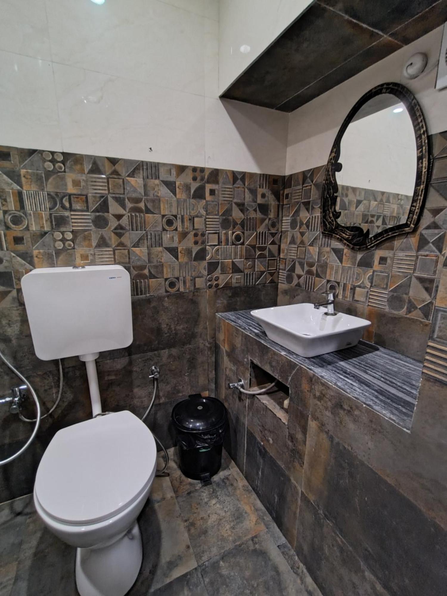 Hotel Mrk Варанаси Экстерьер фото